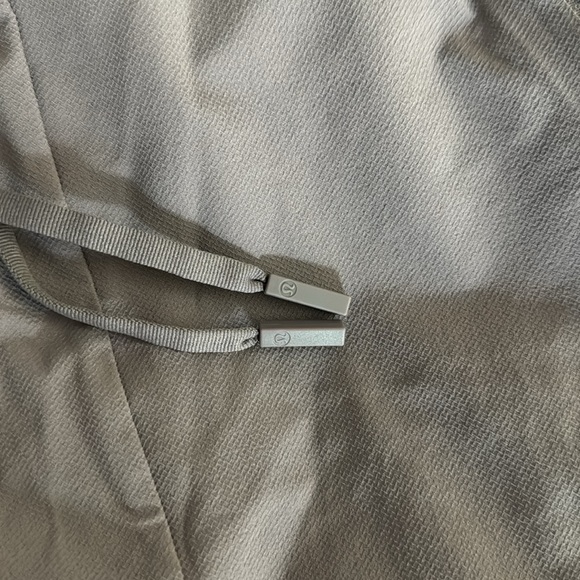 Lululemon License to Train Linerless Shorts 7 inch length - Picture 8 of 8